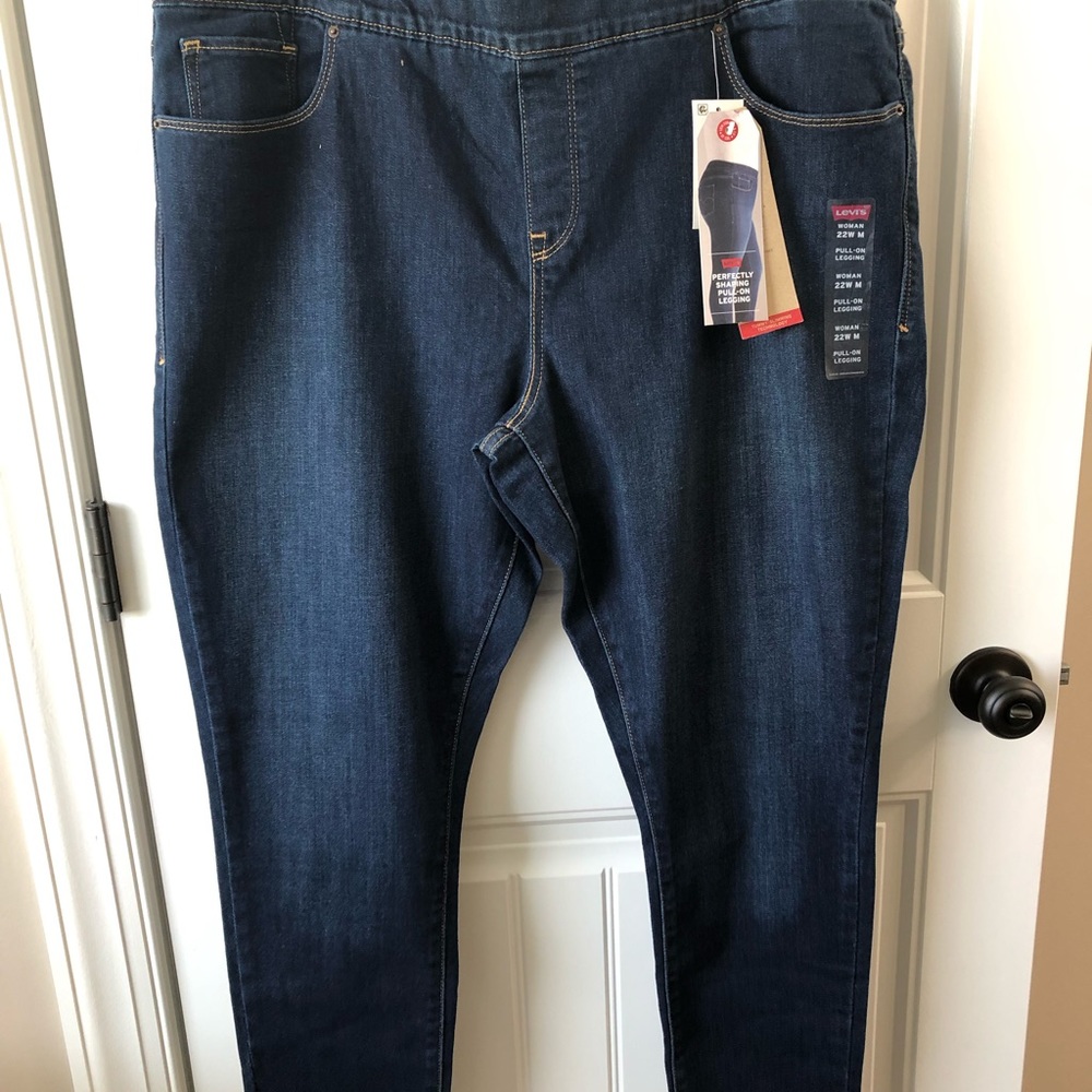 Perfectly shaping pull-on legging